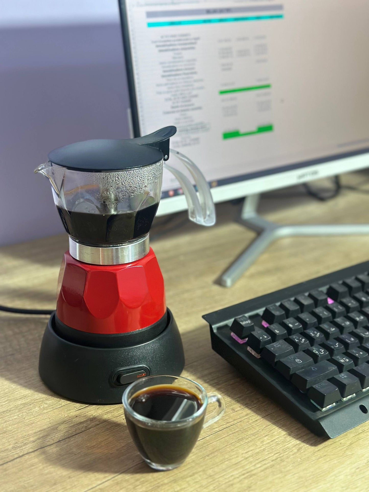 ماكنة كهربائية لتحضير القهوة