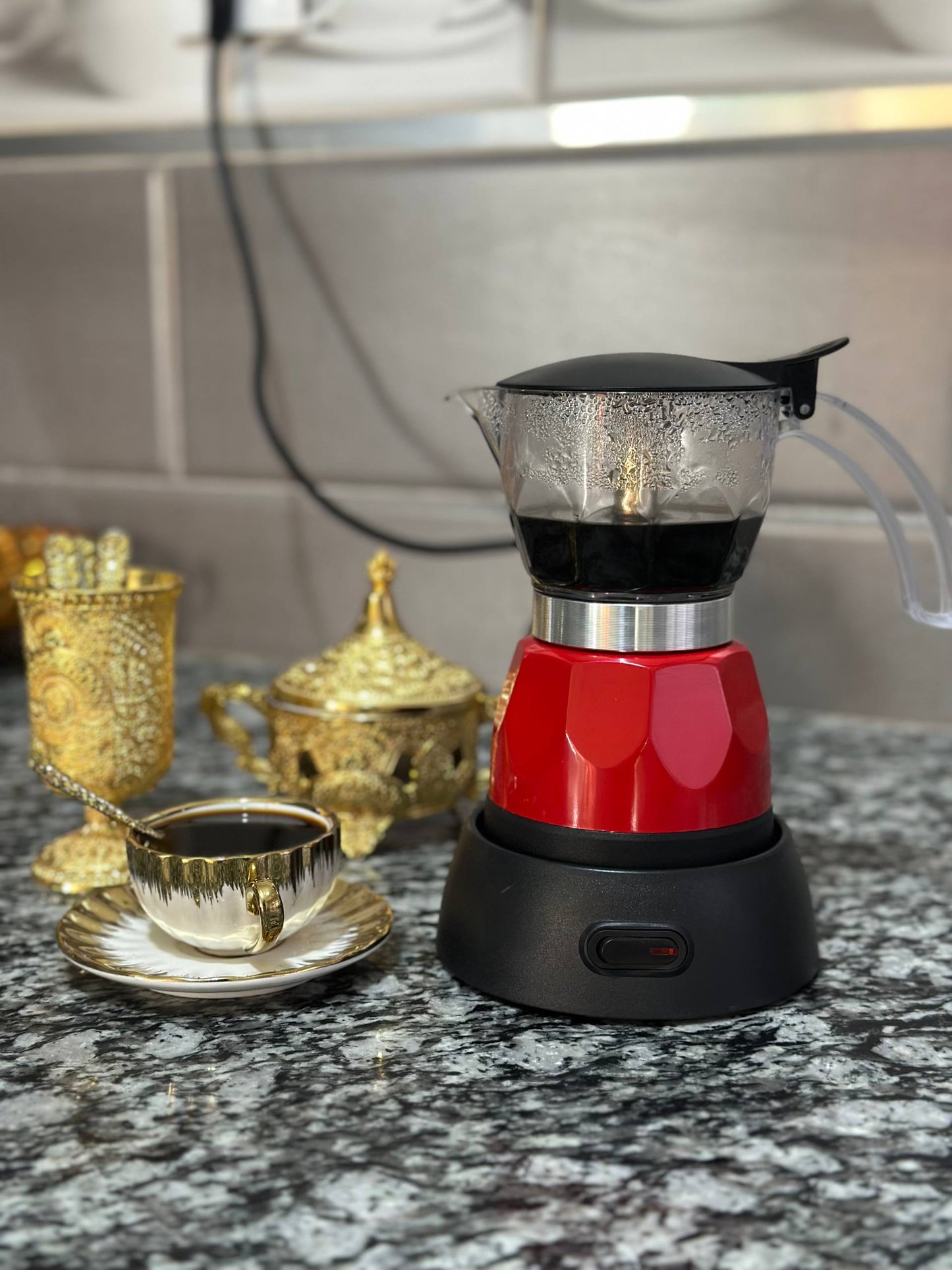 ماكنة كهربائية لتحضير القهوة