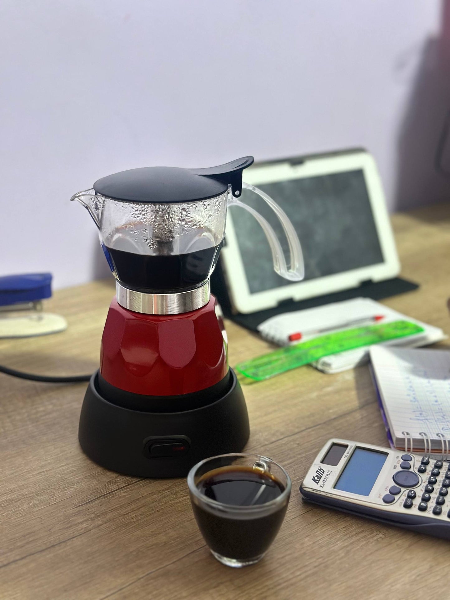 ماكنة كهربائية لتحضير القهوة