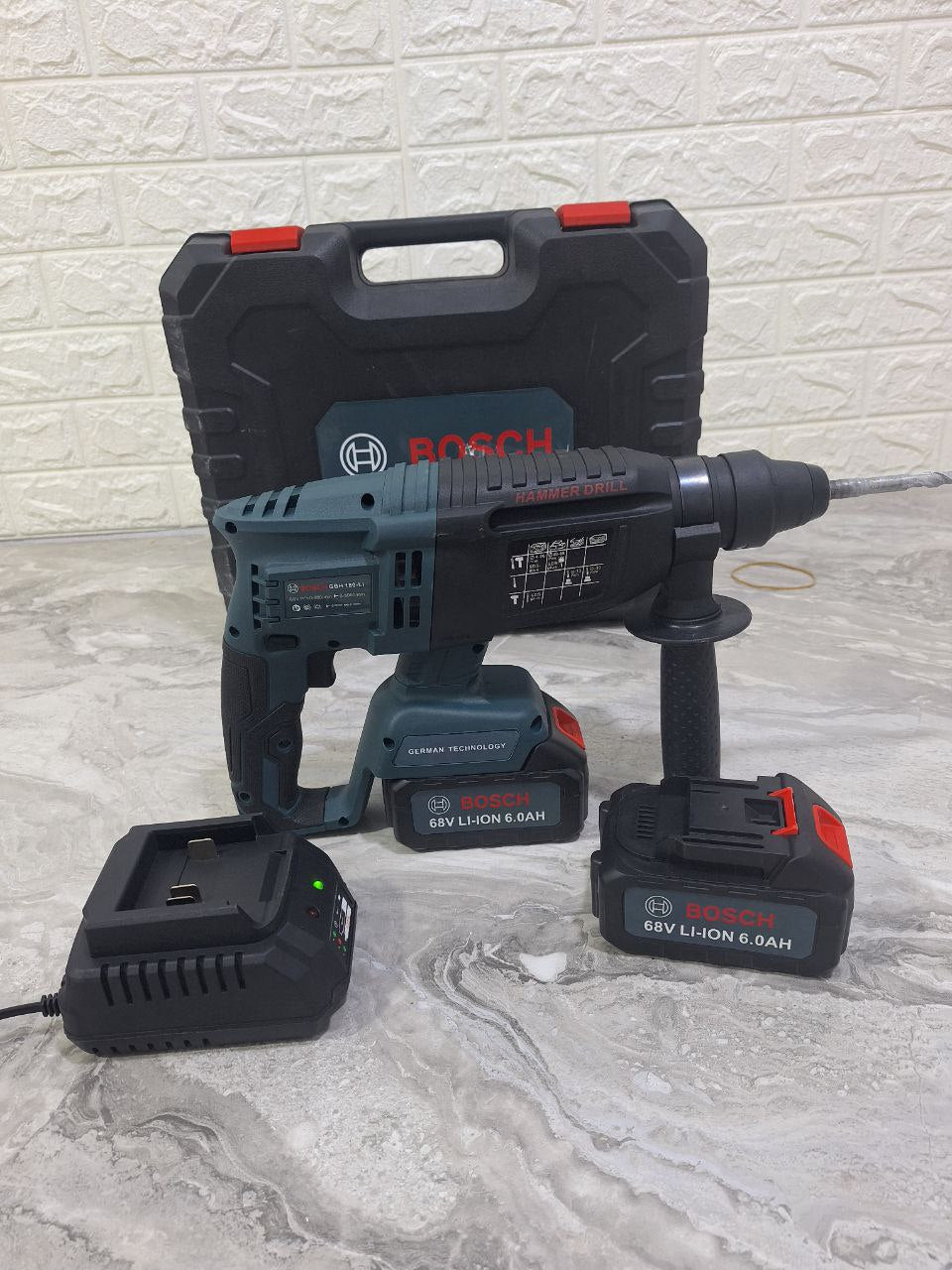 MARTEAU BOSCH  2 BATTERIE 68V