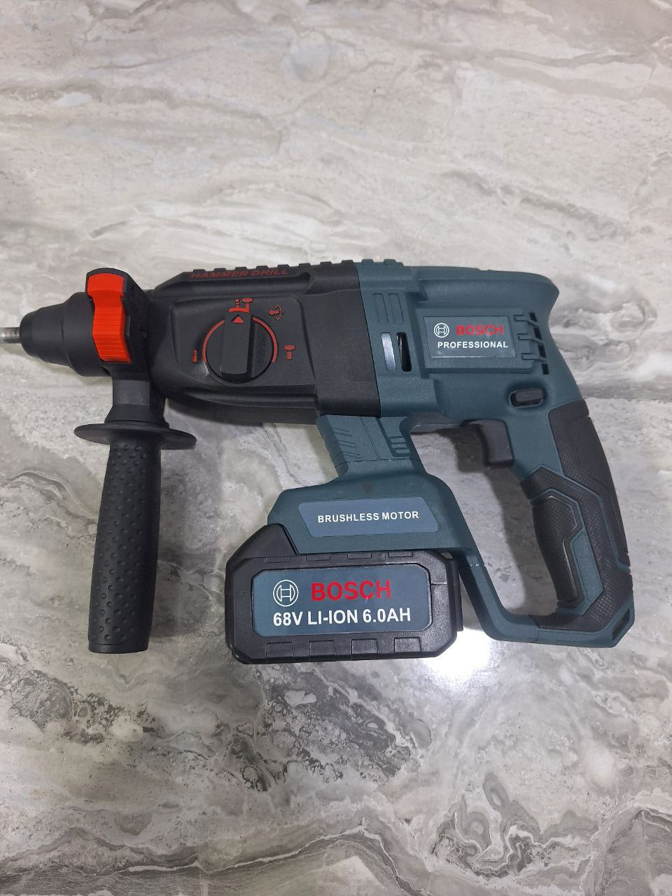 MARTEAU BOSCH  2 BATTERIE 68V